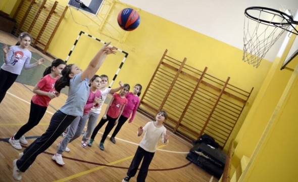 ULTIMA ORĂ // Tragedie la Colegiul de Ecologie din Chișinău: O fată de 17 ani a murit în timpul orei de sport